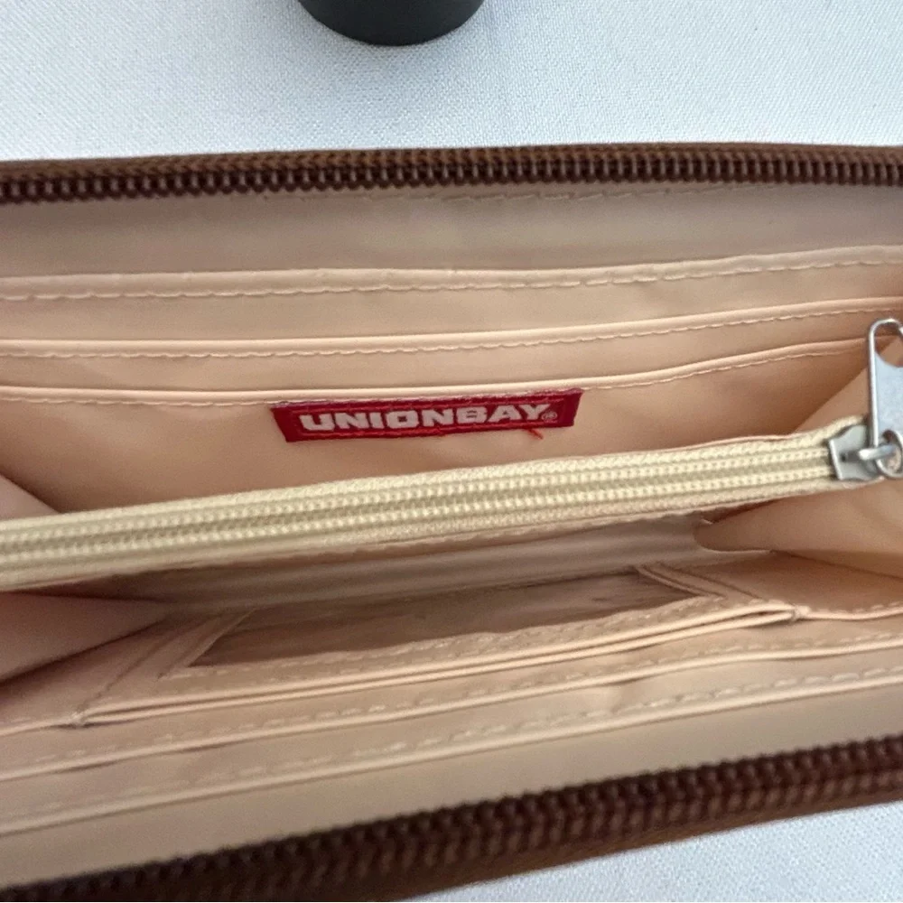 UNIONBAY Owl Geometric Motif Wristlet Wallet Zip Around Close Turn Lock 6.75”x4”